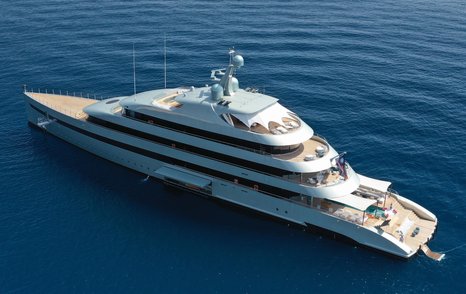 Motor yacht Savannah at anchor stern view