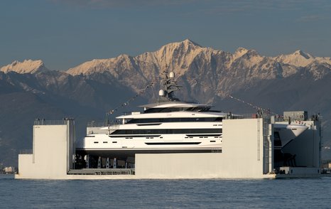 explorer yacht POLARIS floating dock