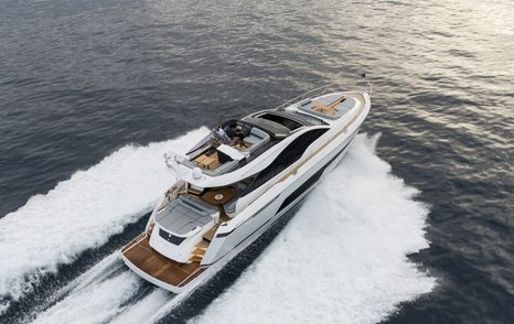 Fairline Phantom 65 running 