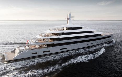 Feadship superyacht Moonrise underway stern view 