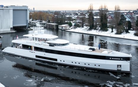 Feadship superyacht Graycliffs at anchor side view 
