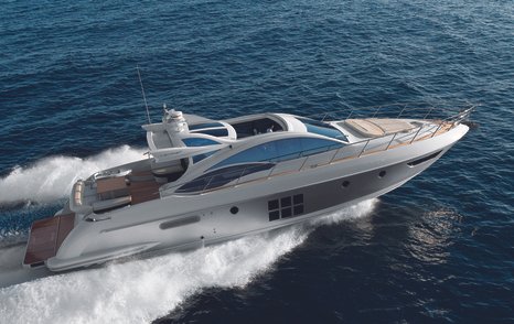 Azimut 62S running shot