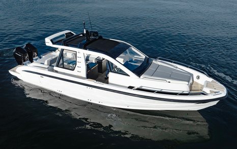 Windy SR40 boat at anchor 