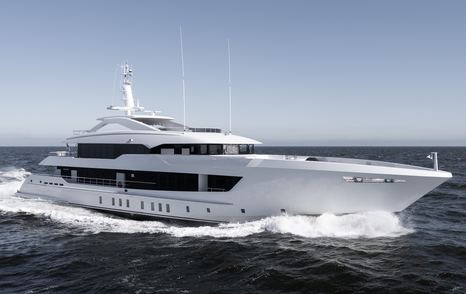 Heesen superyacht Pa'lante underway bow view 