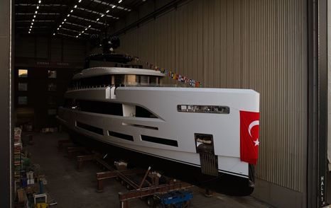 Sirena 42M/01 motor yacht in shipyard view of bow 
