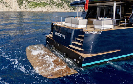 Apreamare Maestro 88 swim platform