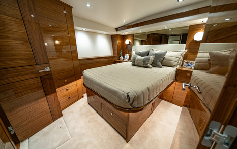 Viking 82's double bed bedroom 