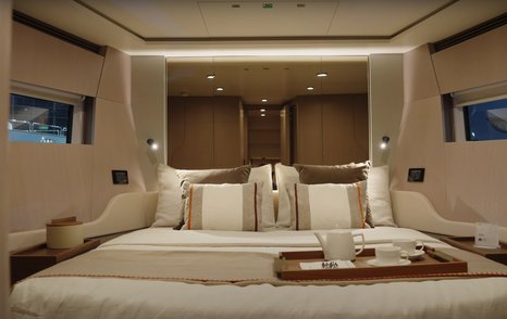 Azimut-S7-VIP-cabin