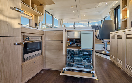 Beneteau Swift Trawler 48 interior 