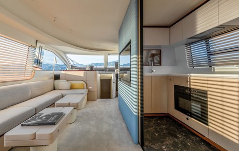 Azimut 68 galley