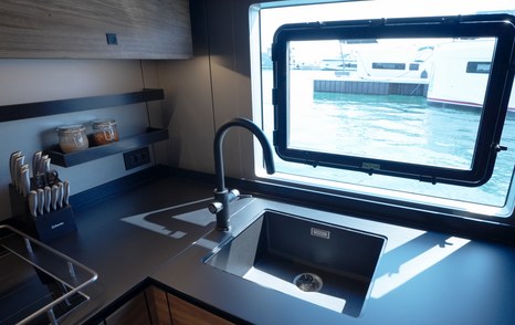 Sunreef-Eco-Power-60-galley-window