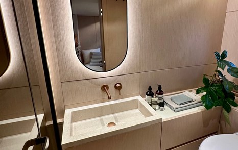 Master Bathroom, Azimut Seadeck 6