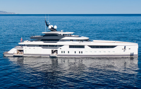 Superyacht MALIA at sea