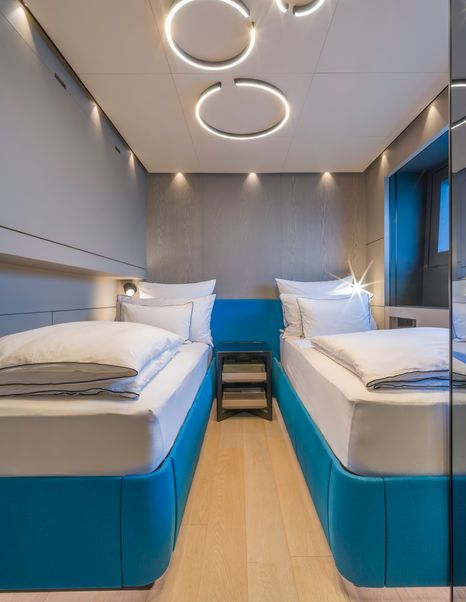 Flexplorer-143-Maverick-twin-cabin-blue