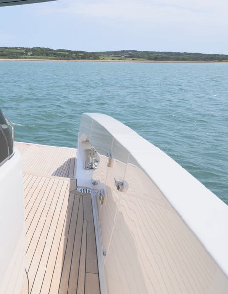 Sanlorenzo-SX76-Review-side-deck-rail-and-crane