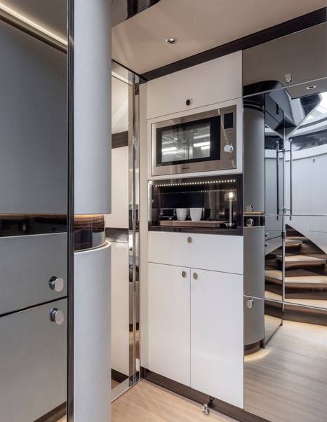 zeelander-5-review-lower-deck-galley-storage-and-appliances