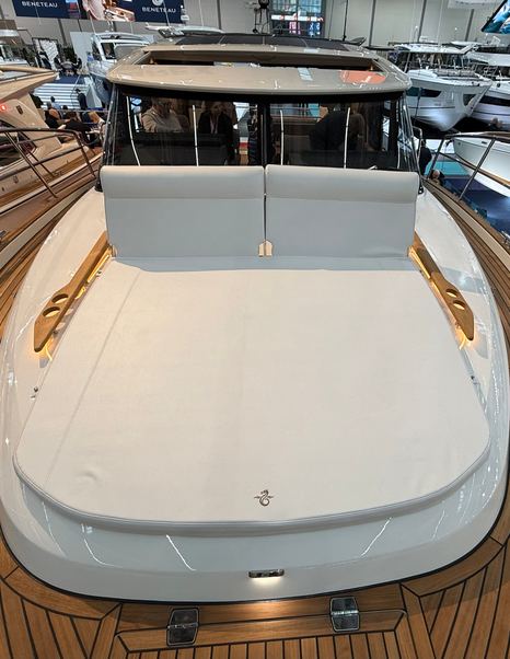 Marex-440-Scandinavia-Review-foredeck-sunpad