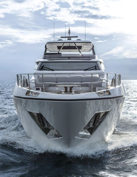 Ferretti-940-Review-front-on-bow