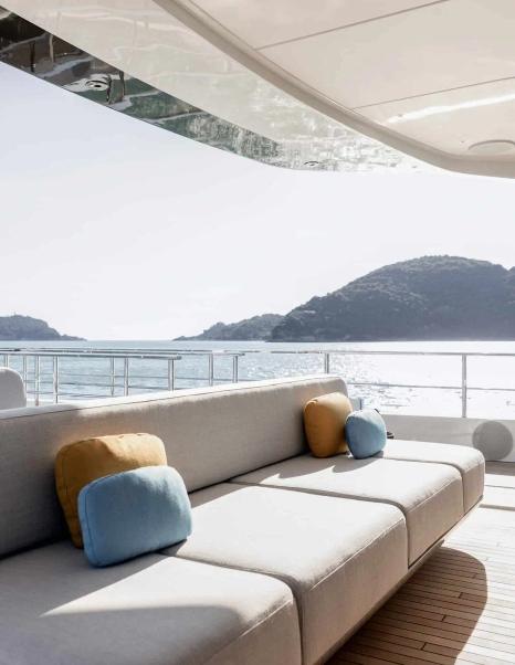 Azimut Grande 36M aft deck cockpit seating with cover above