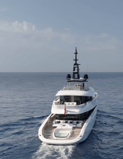 Columbus-Atlantique-43MT-Frette-Review-aft-underway
