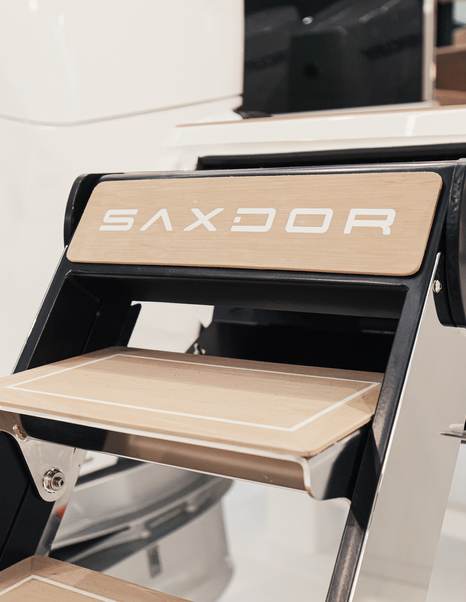 Saxdor-460-GTC-Review-integrated-aft-steps