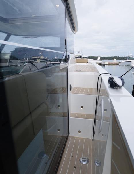 Saxdor-340-GTWA-Review-side-deck-steeper