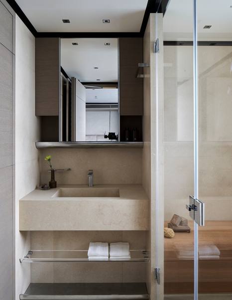 Sanlorenzo superyacht Lemon Tree ensuite with glass shower 