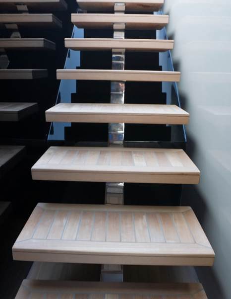 Tankoa-Yachts-S501-Evo-Review-stairs