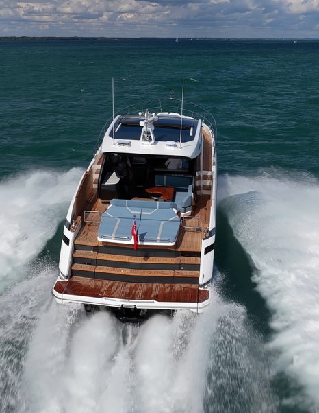 Fairline Targa 58 GTO stern view underway during YachtBuyer sea trial
