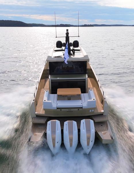 XO-Boats-EXPLR-44-Review-aft-at-sea