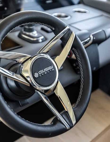 Scout-670-LXS-Review-helm-wheel