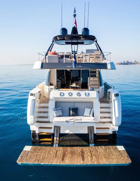 Motor yacht Dogu's aft at anchor