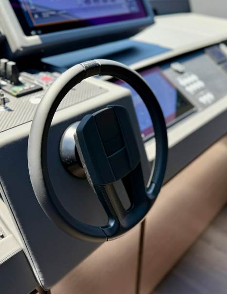 Pershing-8X-Review-main-helm-wheel
