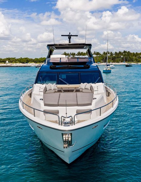 Motor yacht Dolce Far Niente  bow