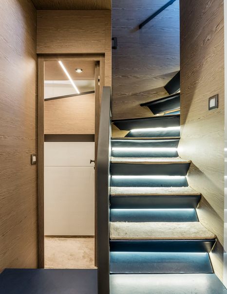 Extra-X76-Loft-Review-stairs