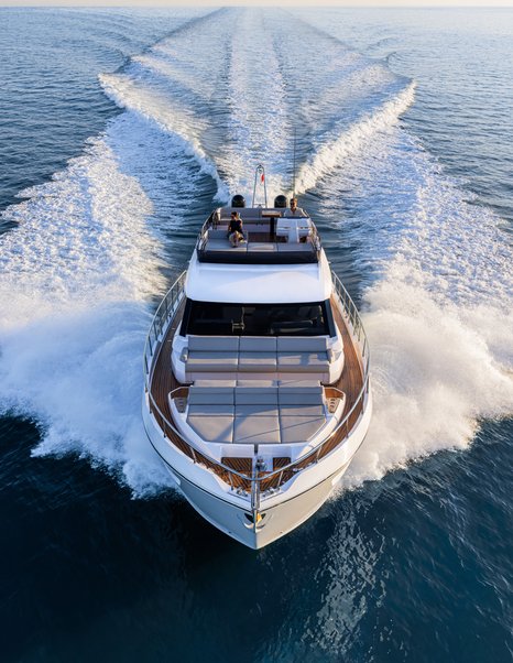 ferretti-580-running 