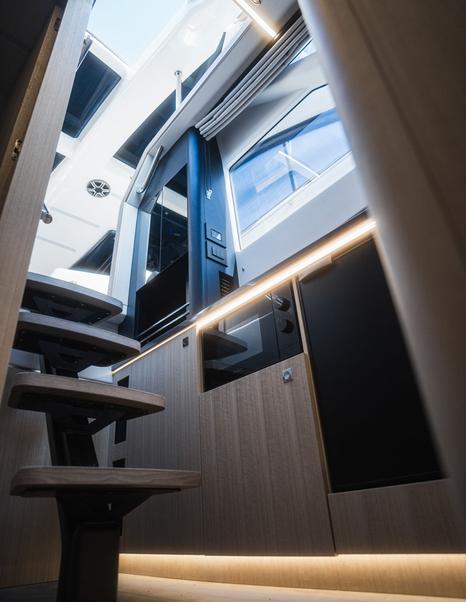 Galeon-435-GTI-Review-lobby-view-up