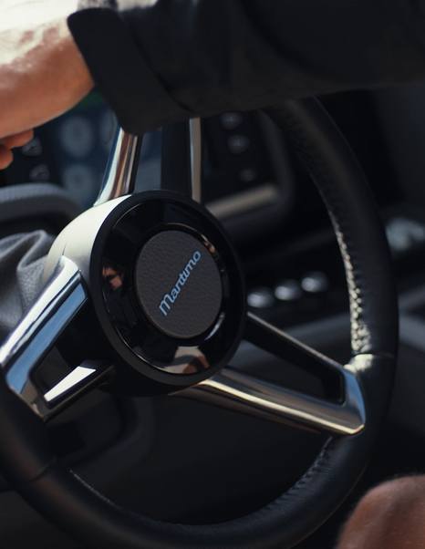 Maritimo-M75-Review-helm-wheel