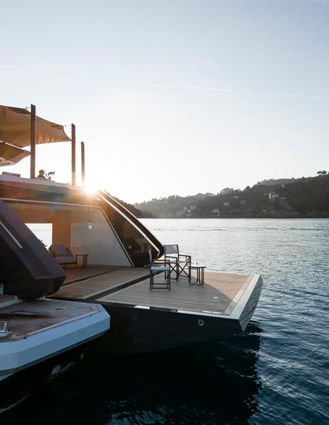 Tankoa-T580-Diamond-Binta-Review-aft-beach-club-fold-down-terrace