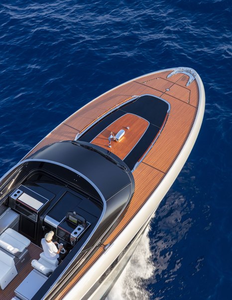 Riva-Dolceriva-Review-foredeck-overhead
