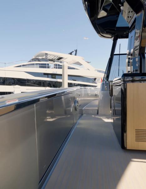 Pardo-43-Review-side-deck-walkway-at-dock-showing-wide-passages