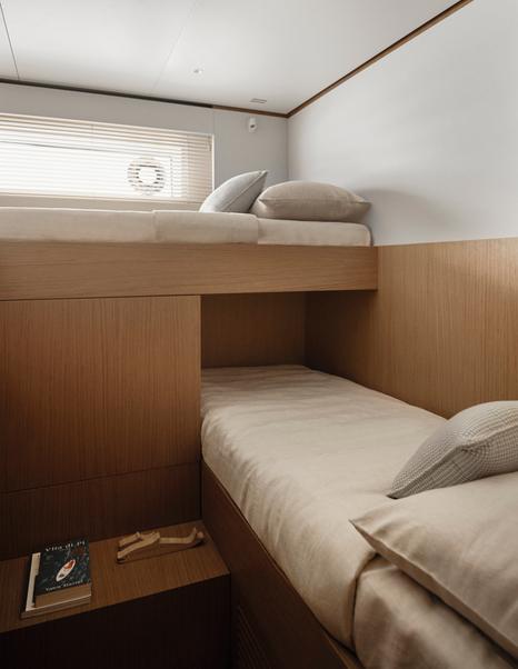 Azimut-Seadeck-7-twin-cabin