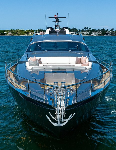 Motor yacht Shine's bow