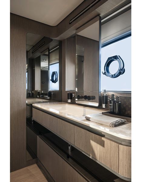 Ferretti 720 master ensuite basin 