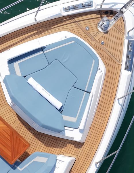 Fairline Targa 58 GTO foredeck sunpad beside the split anchor locker
