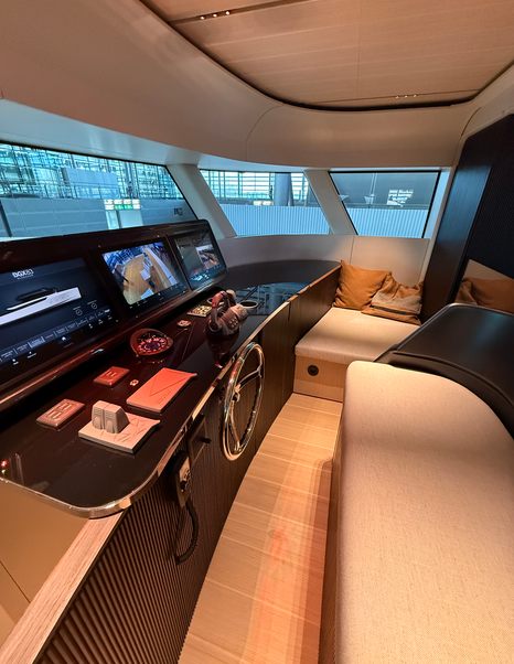 Bluegame-BGX83-Review-helm-station-bench-seats