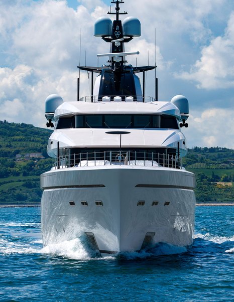 Bow shot of CRN Superyacht Amor à Vida under way 