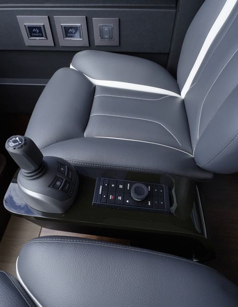 Fairline Targa 58 GTO helm seat with joystick and Garmin controller on moving pod