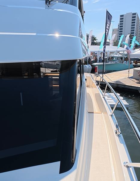 Maritimo M50 side deck with high bulwarks, railings and cabin window detail