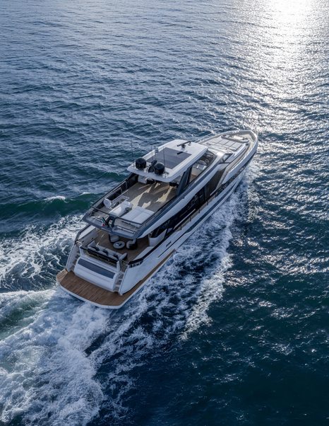 Ferretti-940-Review-overhead-aft-running